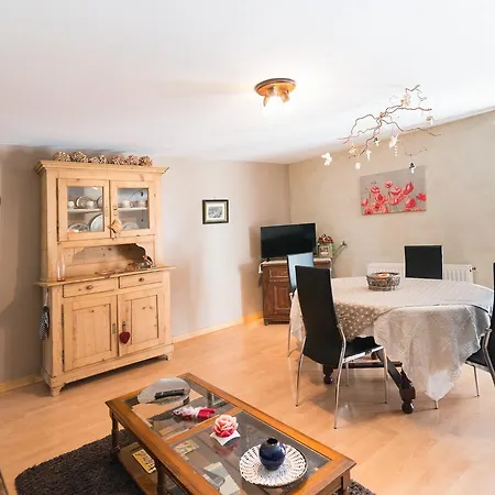 Au Pre Des Poulains *